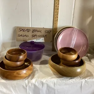 BOX W/WOOD SALAD BOWLS, SALAD SPINNER, LARGE PLASTIC PLATES
