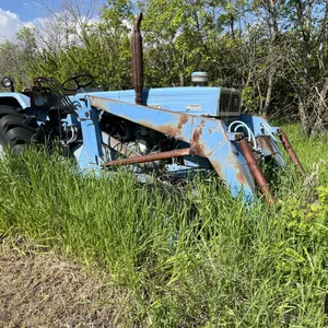 MECHANIC SPECIAL: Universal 650m Tractor 
 UNRESERVED