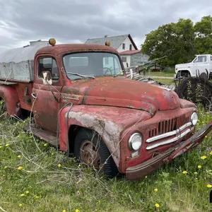 1950 International L-132 Truck w/ Fuel Tanks (Non-Runner)
 UNRESERVED