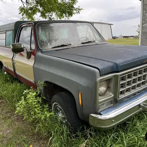 1972 Chevrolet Truck w/ Truck Bed Cover (Non-Runner)
 UNRESERVED