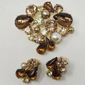 Stunning Vintage Brooch Set