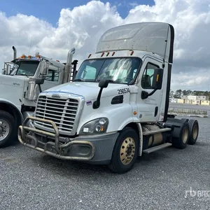 2015 Freightliner Cascadia 113 6x4 T/A Day Cab Truck Tractor