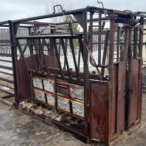 HiQual Livestock Handling Chute w/Palpation Cage.