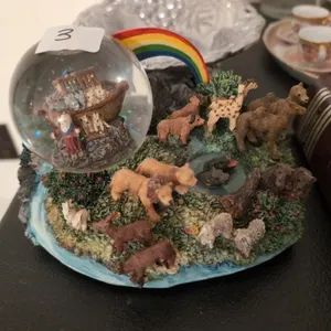 Noah's Ark musical globe