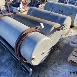 (4) Fuel Tanks
 UNRESERVED