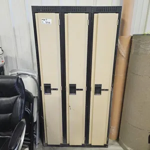 (3) Lockers
 UNRESERVED