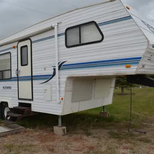 1999 Vanguard 25 ft Fifth Wheel Camper, single slide out, new battery, new propane tanks, everything works, awning, one new tire