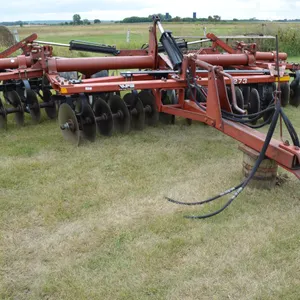 22' White 273 Disc, includes Hydraulic Cyl., tires slight cracked but all good, all hold air, very nice shape, has good scrapers, approx. $500-600 on 