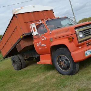973 Chery C60, V8 350, 39505 miles, 15' Grain box Cancade, Steel floor, Roll Tarp (has a slight tear), runs nice, 5 speed trans hi-lo, Twin Hyd Cyl Li