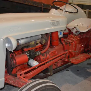 Ford Tractor, Model 600, rear tires brand new 12.4x28 Good Year Dyna Toro, front tires 6:00x16 SL brand new, 3pth, tune up has been done, 4 cyl. Gas, 