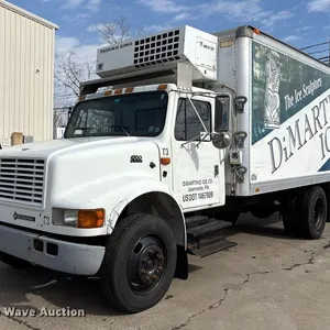2001 International 4700 refrigerated truck