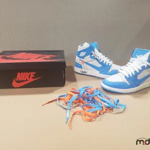 Pair of Nike Shoes (Size 9 Men's)