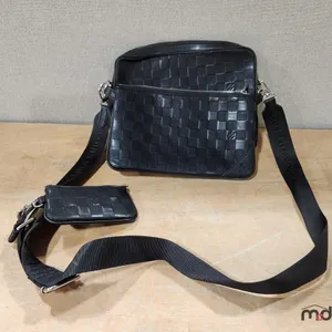 Messenger Bag
 UNRESERVED