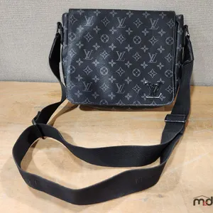 Messenger Bag
 UNRESERVED