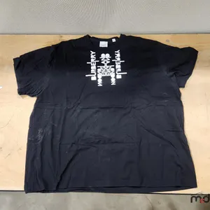 T-Shirt
 UNRESERVED