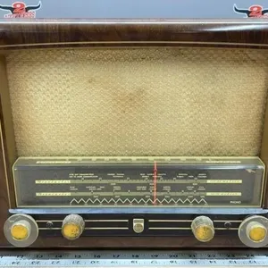 Vintage Philips Radio. Unknown Working condition.
