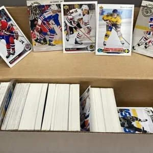 Quantity of Upper Deck 1992-93 Hockey Cards.