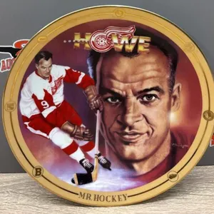 Gordie Howe, Mr.Hockey, 8" Heritage Plate w/Box.