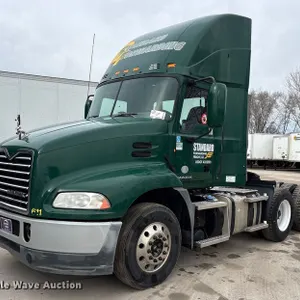 2013 Mack CXU613 semi truck