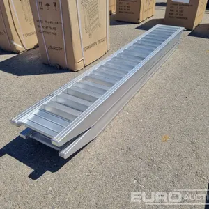 Unused Aluminium Ramp (2 of) (250cm Length, 6Ton Capacity) / Rampas Aluminio 