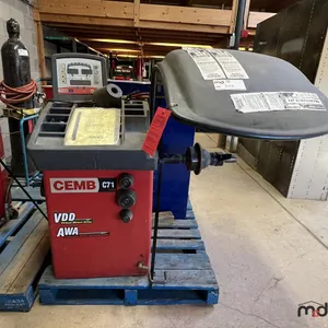CEMB C71 Digital Tire Balancer w/ 72-Piece Bolt Bin
 UNRESERVED