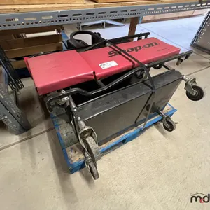 Snap-On Creeper, Creeper Seat & 3-Tier Storage Cart
 UNRESERVED