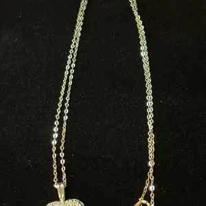 APPROX 14K CHAIN (18") WITH APPROX 14K HEART PENDANT SET WITH DIAMONDS (2.7G)