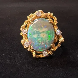 APPROX 18K LADIES RING SET WITH OPAL & DIAMONDS (11.7G)