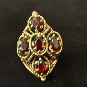 APPROX 14K LADIES RING SET WITH GARNETS (8.4G)