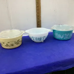 3 VINTAGE PYREX SMALL CASSEROLE BOWLS