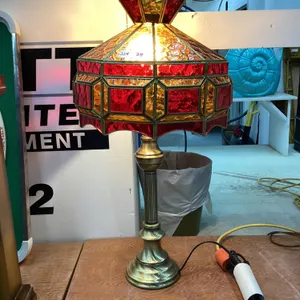 LAMP WITH STAINED GLASS SHADE AND METAL BASE