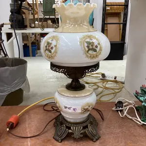 ELECTRIC LAMP WITH OLD STYLE FEATURES