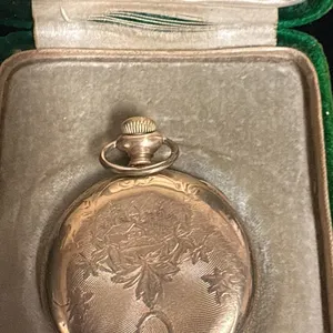 GOLD PLATED ELGIN LADIES WRISTWATCH (REQUIRES SERVICE)