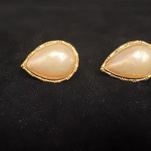 PAIR APPROX 14K EARRINGS SET WITH PEARLS (5.3G)