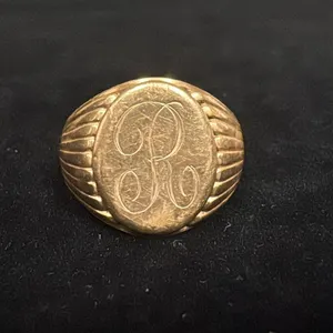 APPROX 10K MENS SIGNET RING (12.2G)