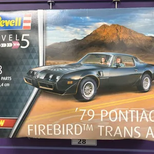 REVELL 1:8 1979 PONTIAC FIREBIRD TRANS AM MODEL CAR