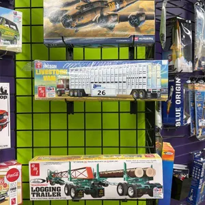 (4) ASSORTED MODEL KITS INCLUDING; ACADEMY B-17F MEMPHIS BELLE PLANE, AMI WILSON LIVESTOCK VAN & (2)