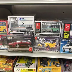 (8) ASSORTED AMI, MPC & REVELL MODEL CARS INCLUDING; VINTAGE POLICE CAR, 2016 CAMARO, 1963