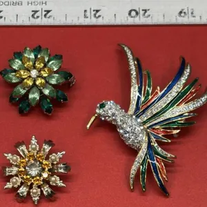 3 Asst. Brooches. *SC