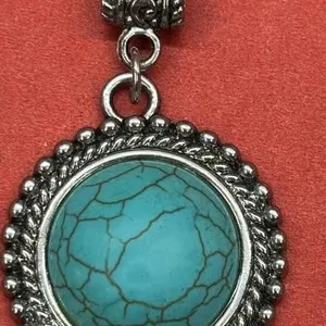 Silver Tone Pendant w/Teal Stone. *SC