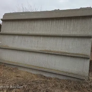 Concrete bunker silo walls and buttresses
