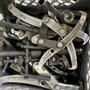 Box of Pullers
 UNRESERVED