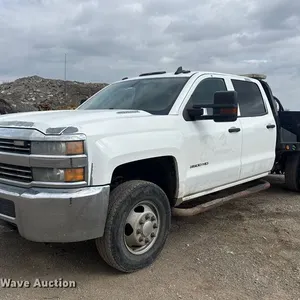 2015 Chevrolet Silverado 3500HD Crew Cab flatbed pickup truck