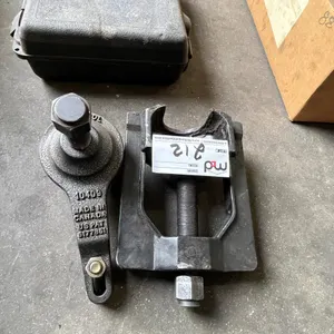 V-Joint Puller & Slack Adjuster Puller
 UNRESERVED