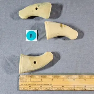 Pistol Grips Qty 3 (Plastic) 3"L