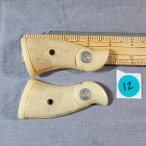 Smith & Wesson Handle Grips (Plastic) 4"L