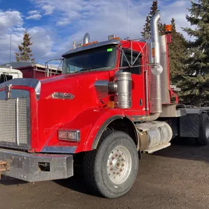 2011 Kenworth T800 Tri drive Hiway Tractor VIN: 1NKDXBEX2BJ946210  **0-111**