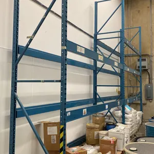 12 BAYS OF INDUSTRIAL PALLET RACKING 16 UPRIGHTS, 56 SIDE RAILS