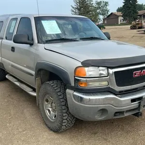 2005 GMC Sierra 2500 pickup truck, 237,819 km showing, VIN: 1GTHK29U15E313146, H79, Owner: Presto Construction Ltd., Seller: Fraser Auction __________