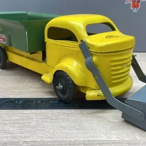 Lincoln Plow Dump Truck. 16" w/plow. Repaint.